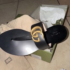 Gucci Par Amour Black Leather Thong Sandals Women's Logo Bee Accent Size 37